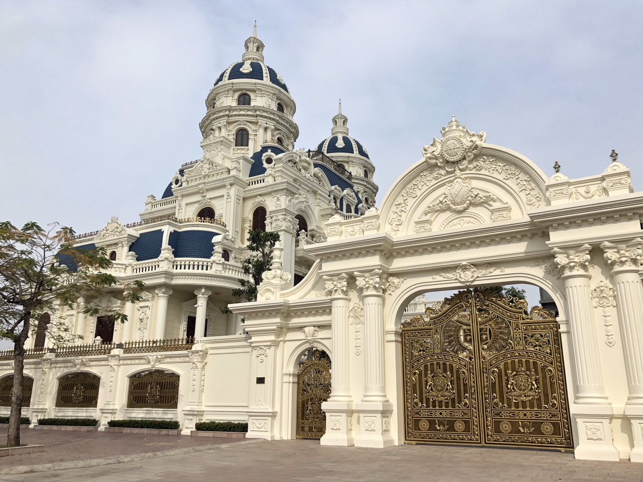 Những mẫu cổng biệt thư đẹp, cổng nhôm đúc đẹp tại Hà Nội